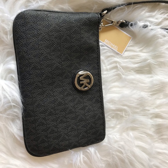 Sale ❗️Michael Kors large wristlet - Picture 6 of 8